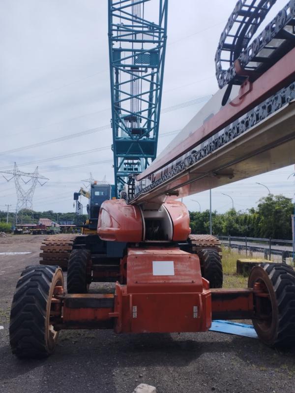 BOOM LIFT