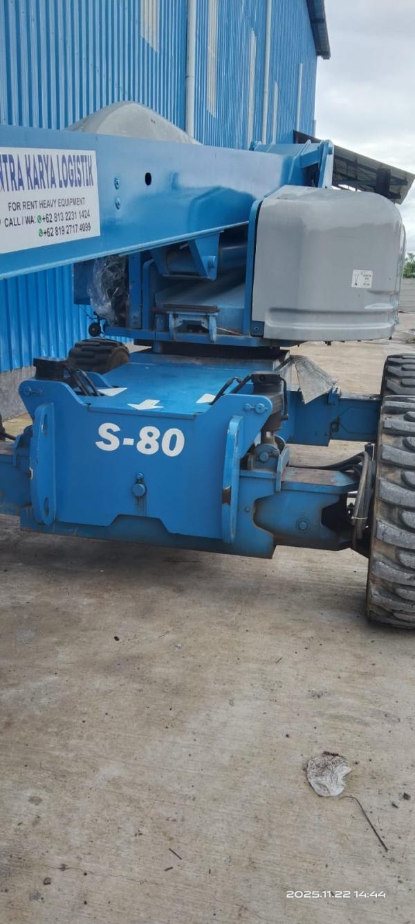 BOOM LIFT